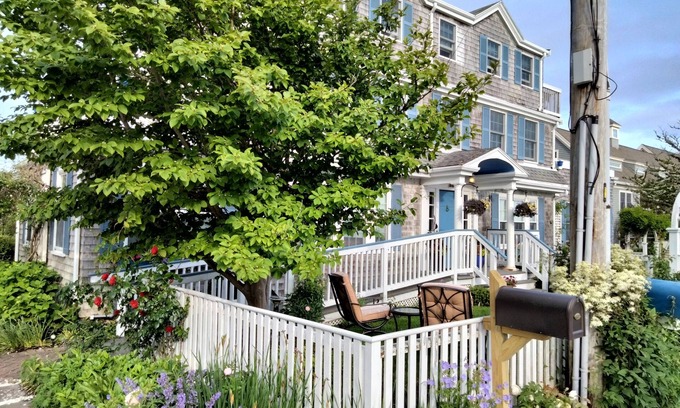 Dennis Port Cama Y Desayuno | An English Garden Bed & Breakfast