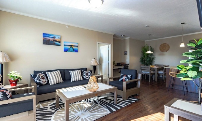 Harbor Town Condominio | An escape where daily bliss and peace is a natural part of the experience.