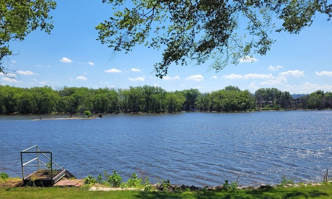 La Crosse Casa | An excellent home on the backwaters of the Mississippi river awaits you