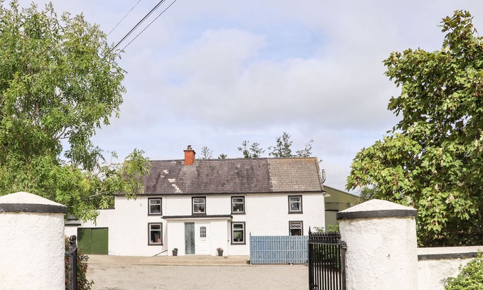 Clonroche Casa | AN GRIANAN, pet friendly, with open fire in Adamstown, County Wexford