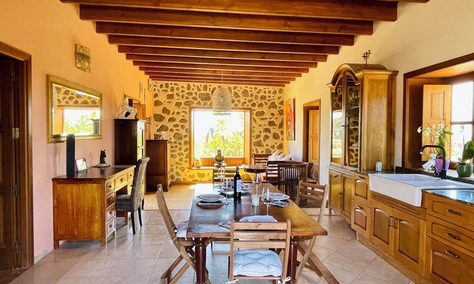 La Oliva Casa | Casa típica Canarias con vistas al mar, grandes puestas de sol y la playa