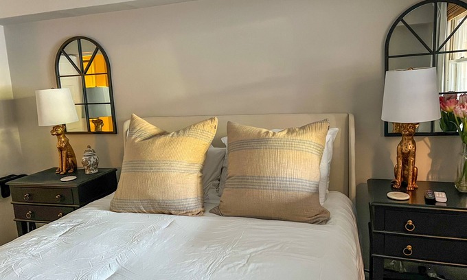Glover Park Casa | An oasis in Glover Park - guest suite with parking