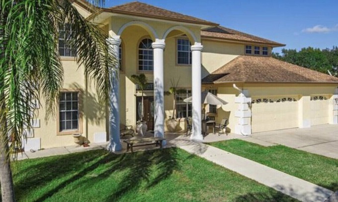 Kissimmee Casa | An Oasis of 4 bedrooms 4 baths with private pool