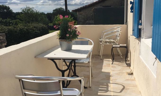 Edon Casa | Un oasis de paz y tranquilidad en medio de la campiña francesa.