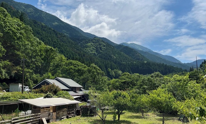 Matsusaka Casa | An old house with a spacious kitchen surrounded by mountains and clear streams