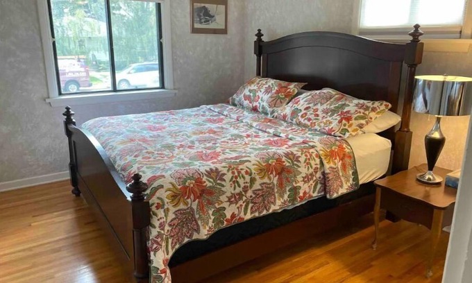 Renfrew Casa | An Older Home in a Safe and Quiet Neighborhood.
