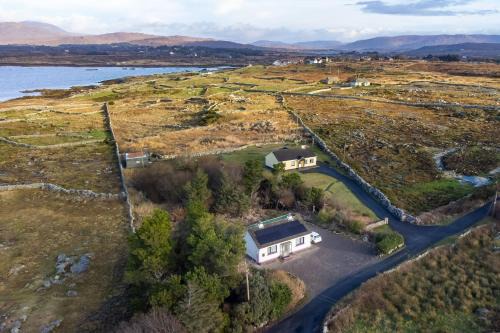 Connemara Casa | An Teachin Corcra