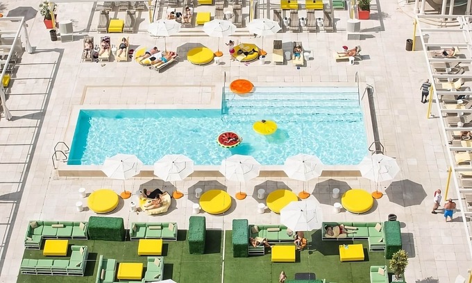 Downtown Las Vegas Hotel | An Undeniable Jewel in Sin City! Three Relaxing Units Close to Las Vegas Strip!