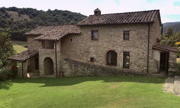 Montelovesco Villa | Unas vacaciones inolvidables entre la naturaleza y el arte. Ubicación ideal para familias.