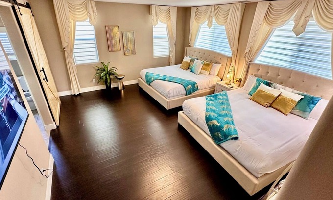 Southwest Anaheim Casa | Anaheim luxury home/8 king/theater/ game room/3.5 bathR/elevator/near Disneyland