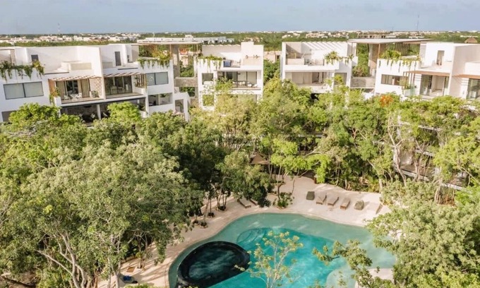 La Veleta Condominio | ANANA Yaaxlum 105 S | Oasis pool and Jacuzzi