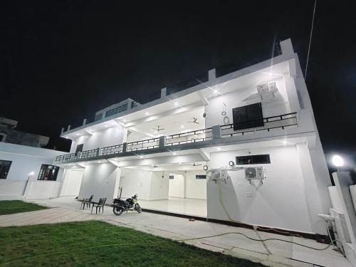 Varanasi Casa | ANAND BHAWAN Aj