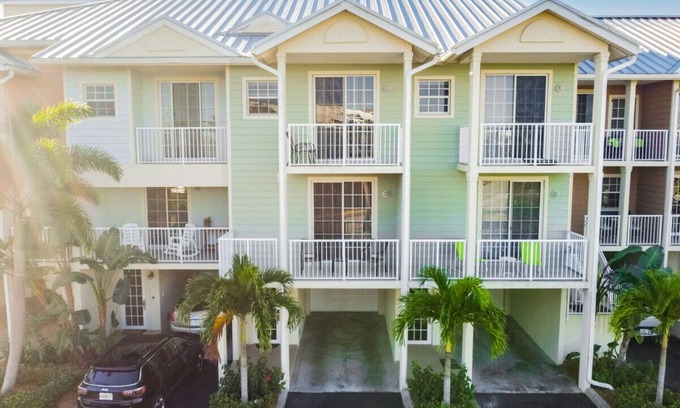 Ruskin Apartamento | 7 minutos a pie de la playa y servicios - Resort Style Community-U 3226