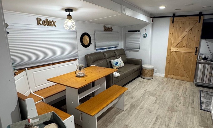 Key Largo Alquiler De RV | Anchor by the Sea Beautiful renovated camper with a fresh coastal design