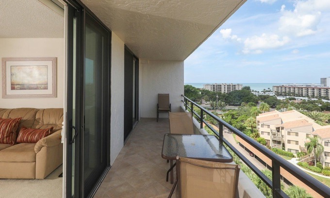 Siesta Key Condominio | Anchorage Resort 9th Floor 2 Bedroom Condo with Balcony Gulf Views PoolBeach 089