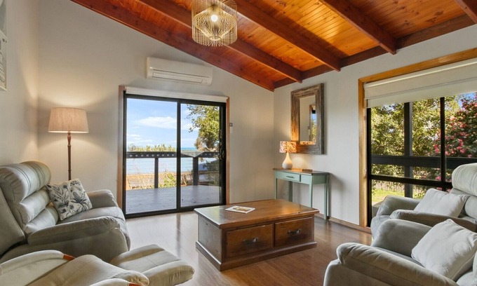 Lakes Entrance Casa | Anchored on Capes - Lakes Entrance