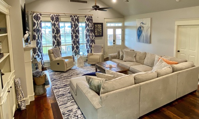 Ventress Casa | Anchors Aweigh~Family, Couples, Groups~Private Dock/Pier