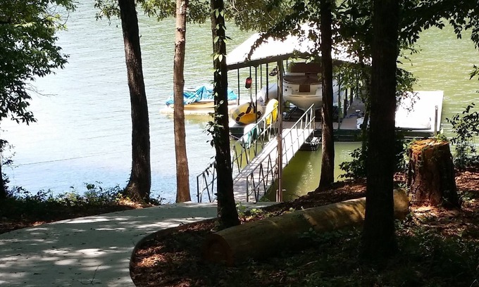 Seneca Casa | Casa del lago, a 15 minutos de Clemson, WiFi, Priv. Muelle, bote a pedal, kayaks, mesa de billar