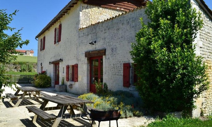 Lignieres-Sonneville Casa | Ancien Moulin Rénové avec Piscine et Jardin, Idéal Familles, Vignobles du Cognac - FR-1-653-88