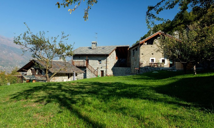 Troil Casa | Antigua casa con encanto en una posición central