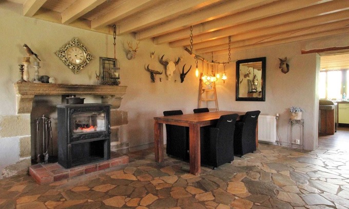 Buxieres-les-Mines Casa | Antigua casa de vacaciones con piscina privada