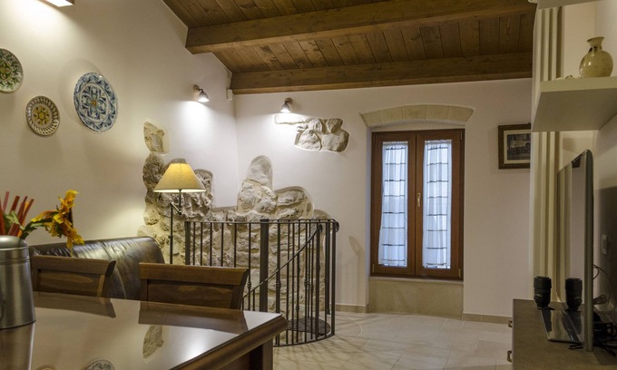 Altamura Casa | ANCIENT THIRTEENTH CENTURY HOUSE within walking distance of the Cathedral