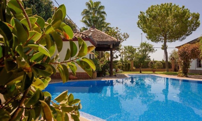 Ecija Villa | ★Villa Andaluza con piscina, jardín y barbacoa★