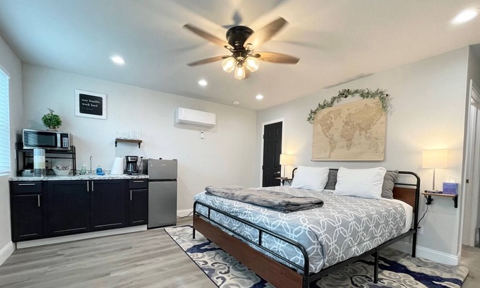 Johnson City Cabaña | Anderson Cottage at Wrenwood Ranch, King Bed, Walking Distance to Winery