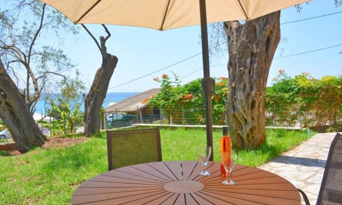 Sinarades Apartamento | Anemelo house by the Kontogialos beach