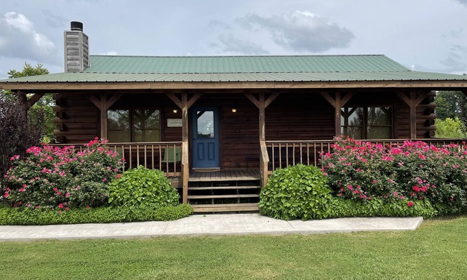 Byrdstown Cabina | Anglers Cove offers a relaxing vacation experience near Dale Hollow Lake!