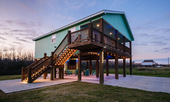 Hackberry Casa | Angler’s Paradise! Amazing fishing w/ in minutes! 3 bed,sleeps 7 ppl, 2 bath.