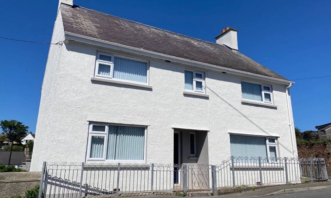 Amlwch Casa | Anglesey home by the sea