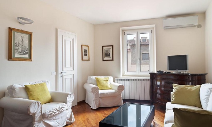 Santa Croce Apartamento | Anguillara in the Heart of Florence