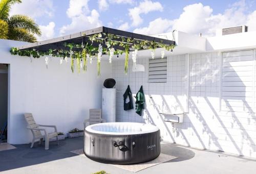 San Ildefonso Casa | Anime Escape with Private Jacuzzi & Themed Rooms