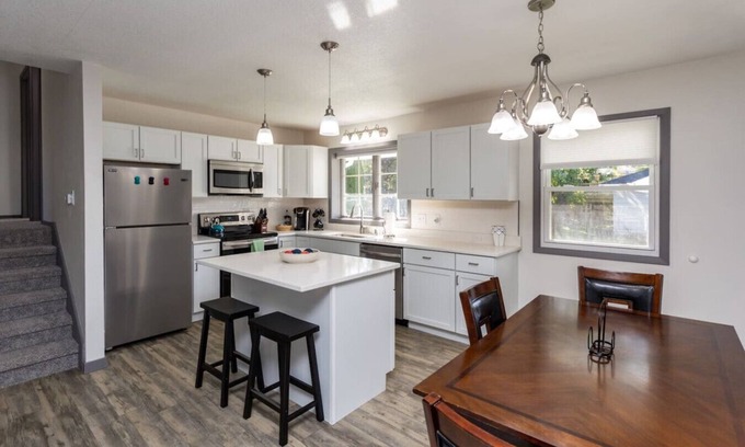 Ankeny Casa | Ankeny Heights - A 4 bedroom and 2 bath home