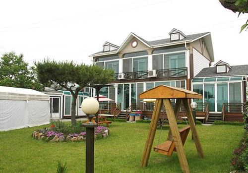 Gonam Casa | Anmyeondo Jeonyeok Noeul Pension