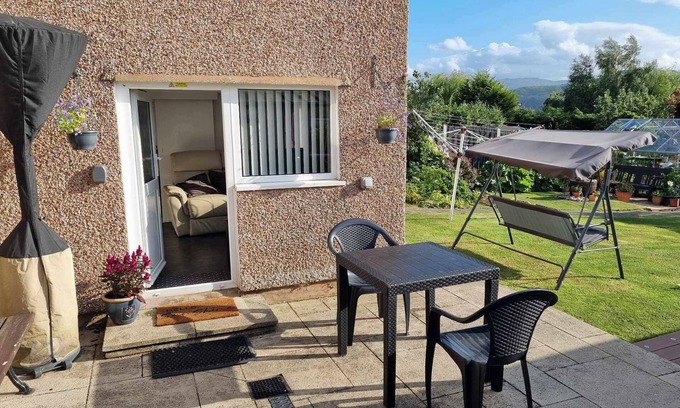 Llandudno Apartamento | Ann's Garden Flat, Llandudno and Conwy. Quiet Residential Area, Self Contained