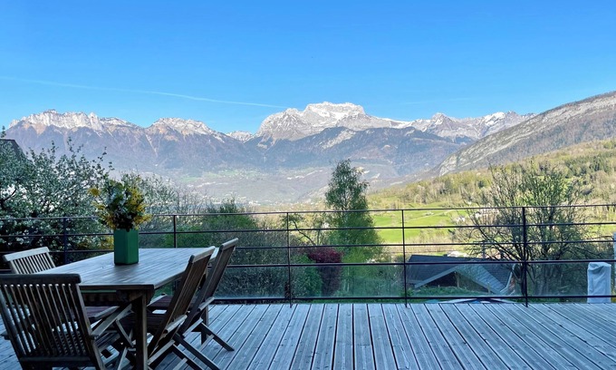 Saint-Jorioz Casa | Annecy - Villa with contemporary and quiet pool, mountain and lake view