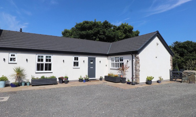 Amlwch Cabaña | ANNEXE AT TY MOEL ISAF, with a garden in Amlwch