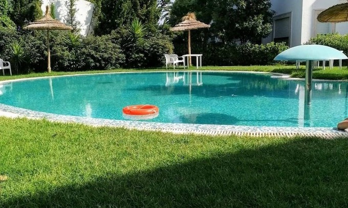 Hammamet Apartamento | Annual rental 350€ / month An S1 apartment with swimming pool and parking