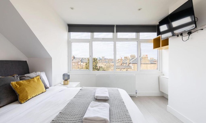 St. George's Apartamento | Anson Hotel Modern And Spacious Loft Suite