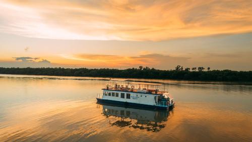 Kendrapara Alquiler De Eote | Antara Cruises