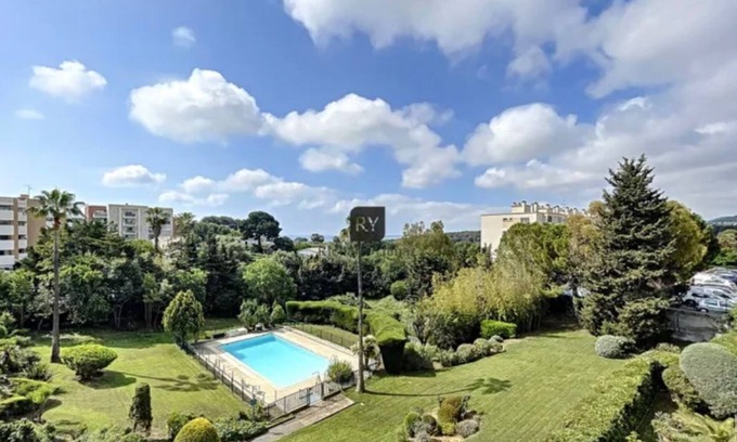 Antibes Apartamento | Antibes-côte D'azur-appart Ensoleillé, Climatisé, Piscine,parking, Proche Plages