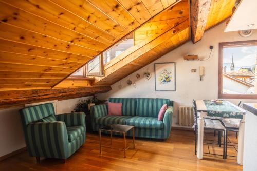 Fiera di Primiero Apartamento | Antica Rosa - Mansarda vista montagna con posto auto scoperto