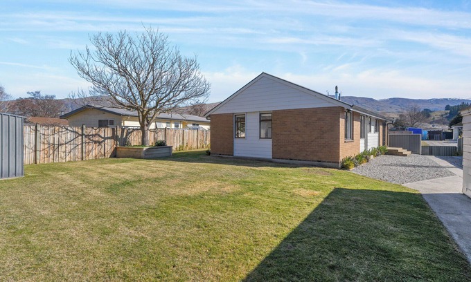Lowburn Casa | Antimony Retreat - Cromwell Holiday Home