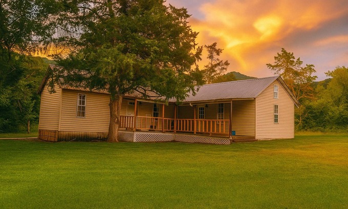 Bellville Cabaña | Antique Countryside Cottage, privacy and comfort, but close enough to Everything