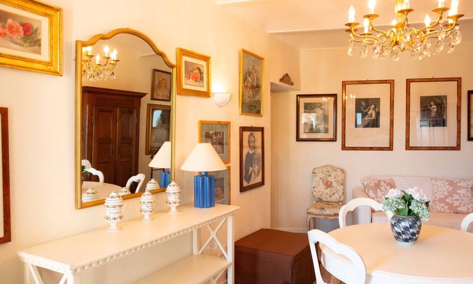 Ottiglio Apartamento | Antique Treasures Suite
