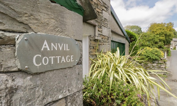 Near Sawrey Cabaña | Anvil Cottage