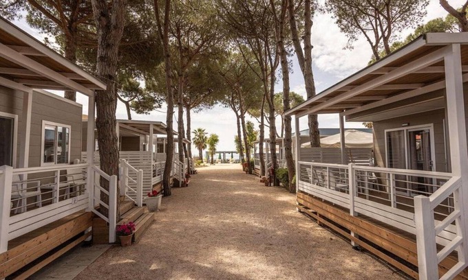 Latina Lido Alquiler De RV | Anxur Village Camping