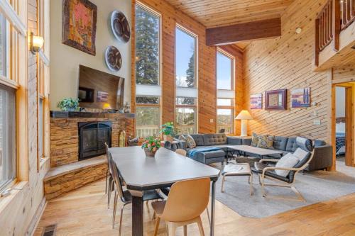 Steam Engine Meadows Casa | Aoki Michi Retreat Cabin in Brian Head